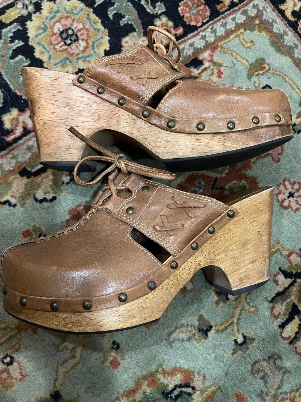 Vintage!! 80s Candie's Tan Leather Lace-Up clogs